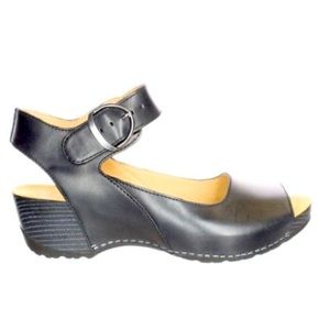 NIB Dansko Tiana Black Burnished Sandals